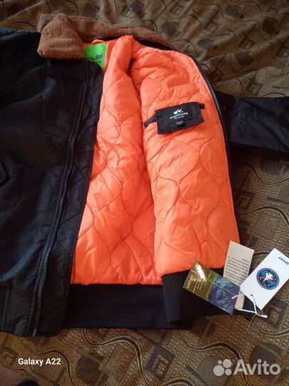 Продам новый бомбер 54р