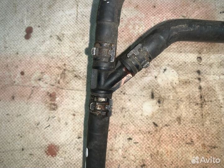 Патрубок системы охлаждения Audi A6 C6 BDW 2005