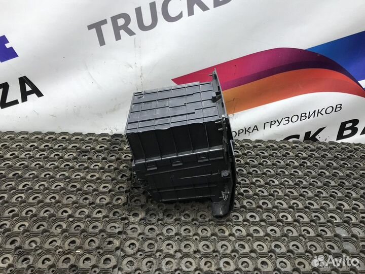 82396298 Бардачок Renault T