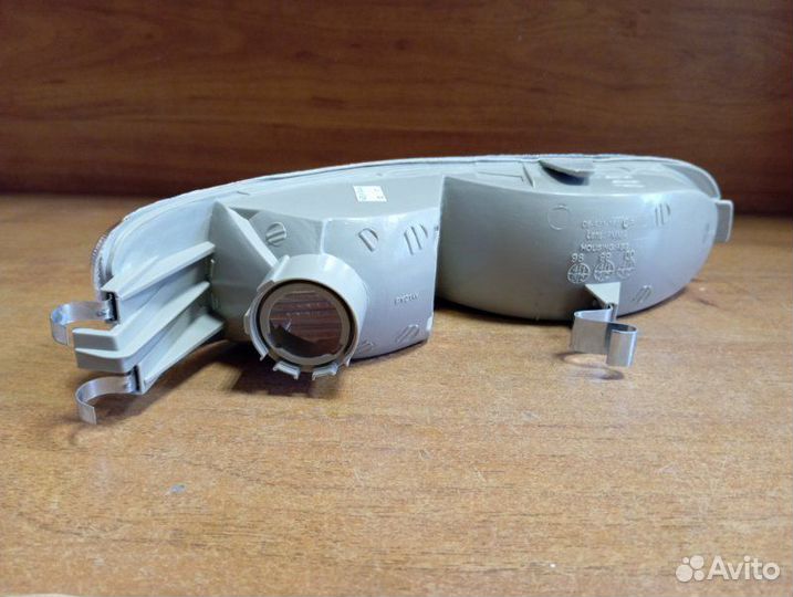 Указатель поворота передний левый Ford Scorpio