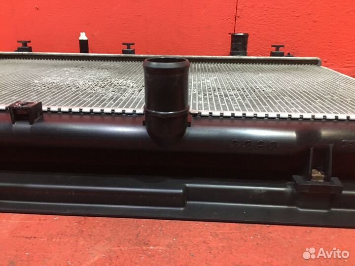 Радиатор охлаждения двигателя Suzuki Vitara