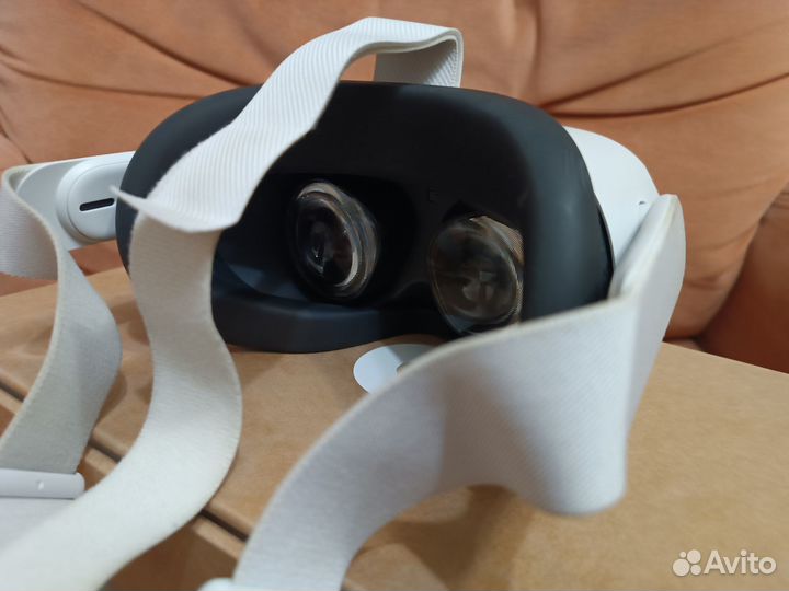 Продам Oculus Quest 2