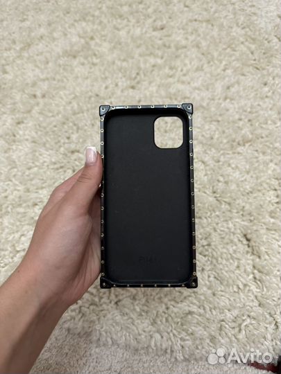 Чехол на iPhone 11