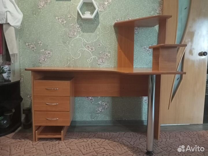 Письменный стол