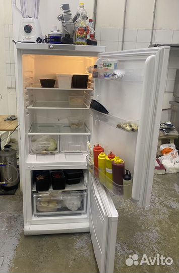 Холодильник с морозилкой Indesit