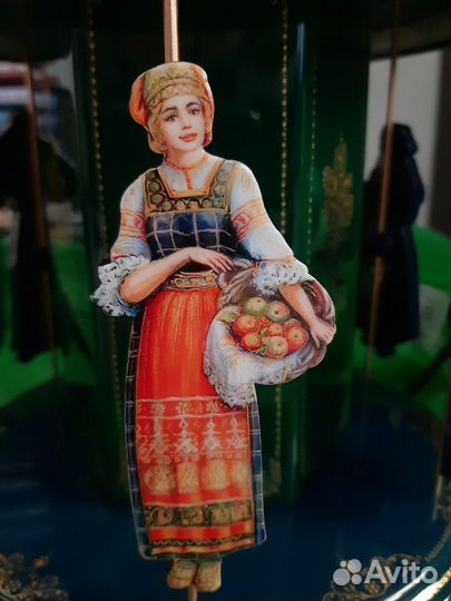 Шкатулка - карусель ручной работы