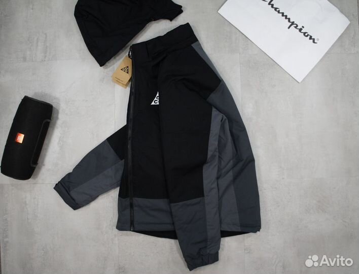 Осенняя куртка Nike ACG