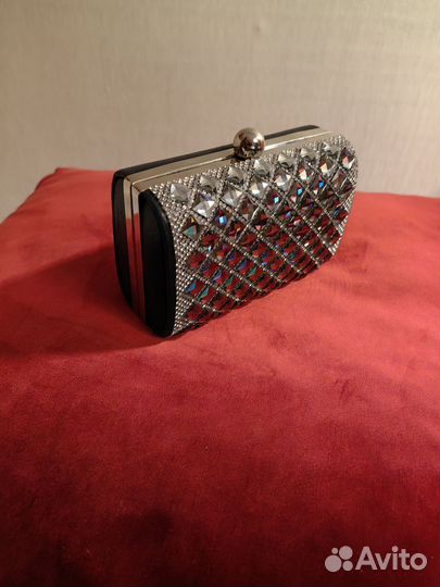 Сумка-клатч чтобы блеснуть на вечеринке