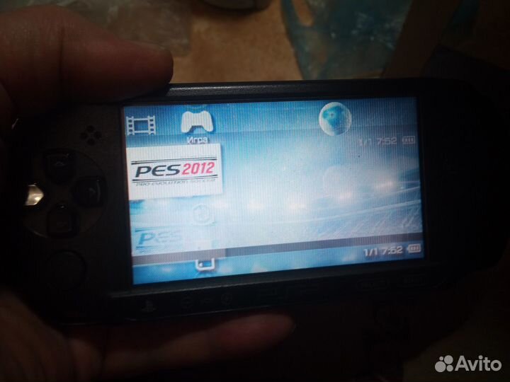 PSP E-1008 на з/части, флешка, блок питания