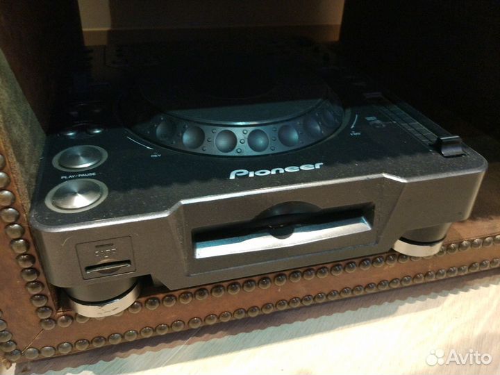 Pioneer -CDJ 1000