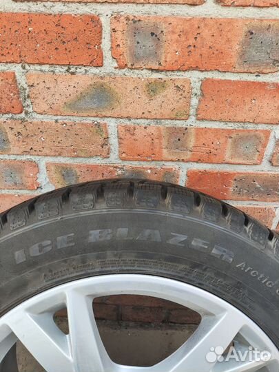 Sailun Ice Blazer Arctic SUV 215/60 R17