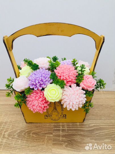 Букеты из мыльных цветов, подарочные боксы и свечи