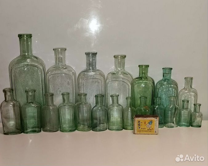 Цветной штанглас. Стерилизация биксов в автоклаве. Аптекарь 19 век натюрморт. Стерильность в лаборатории. Стерилизационная в микробиологической лаборатории.