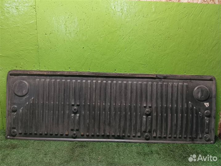 Обшивка крышки багажника Nissan Navara D40 2012