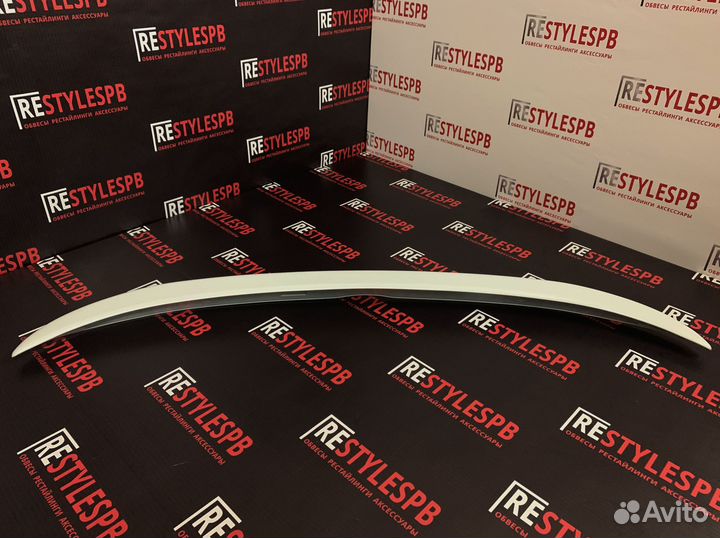 Спойлер на крышку багажника Toyota Camry 40 Белый