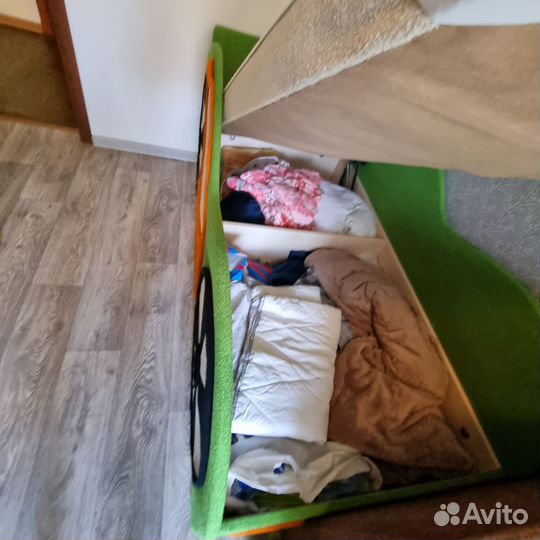 Диван тахта машина