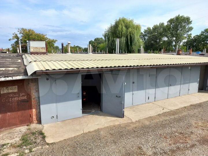 Гараж, > 30 м²