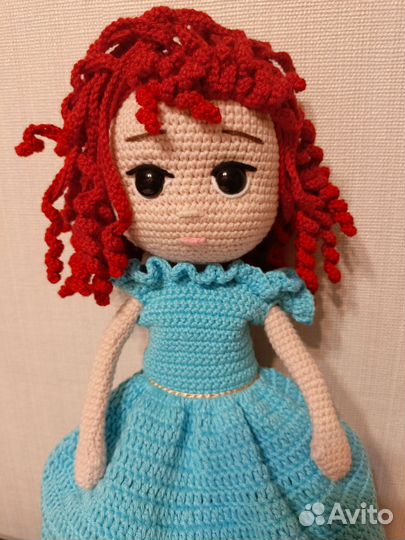 Вязаная кукла ручной работы
