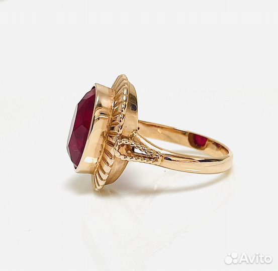Золотое кольцо с корундом 583 проба