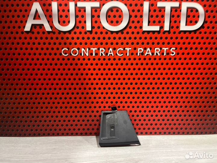 Разъем AUX / USB Bmw X1 F48 B38C 2018