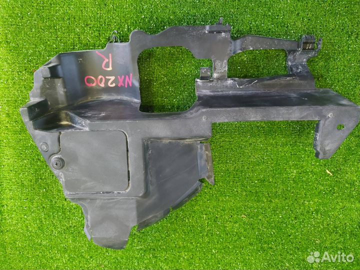 Дефлектор радиатора правый Lexus Nx200