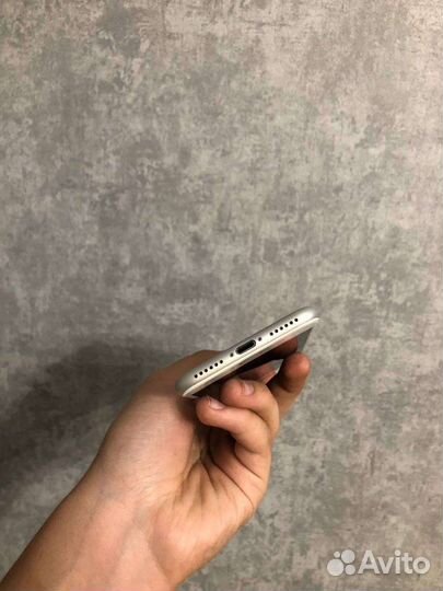 Телефон iPhone 7 32гб