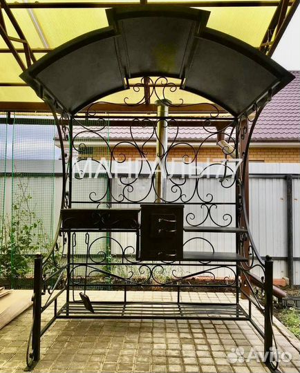 Мангал с крышей