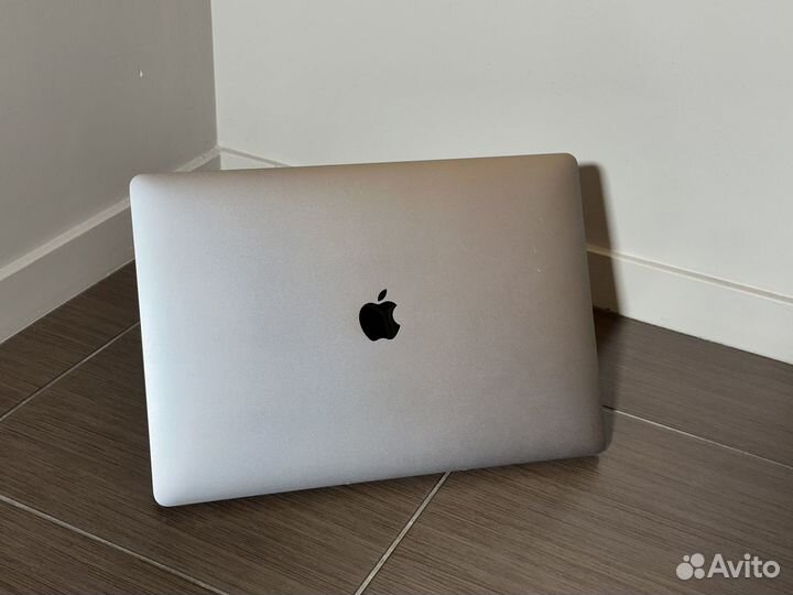 Apple MacBook Pro 15 2018 16/2Tb Radeon Pro 4gb