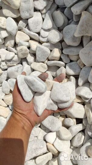 Белая галька мраморная