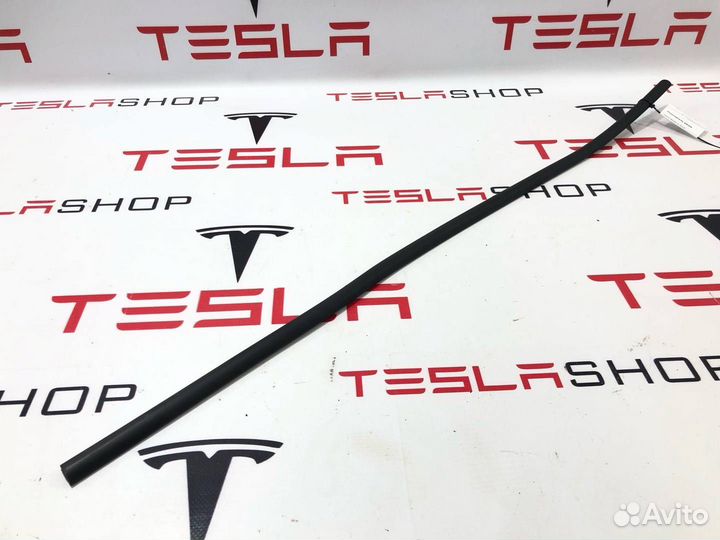 Уплотнитель двери Tesla Model X 2019 1487622-00-B