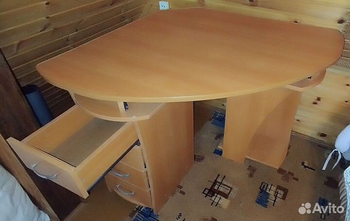 Угловой компьютерный стол, Мебель