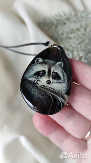 Енот на подвеске из чёрного агата. Худ.роспись