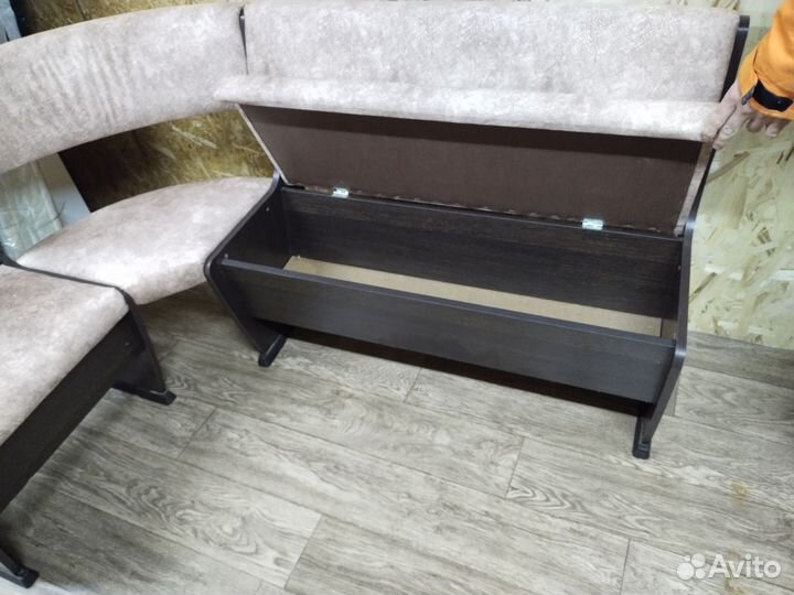 Кухонный мягкий уголок