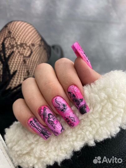 Модель на маникюр и педикюр