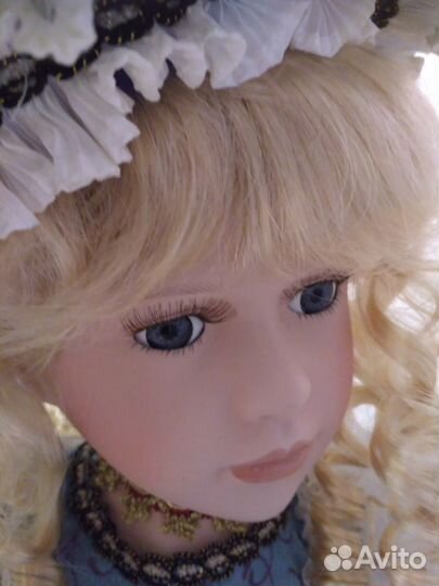 Кукла фарфоровая коллекционная, 94см