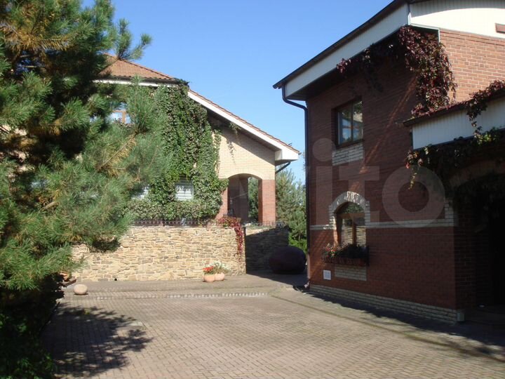 Дом 730 м² на участке 20 сот.