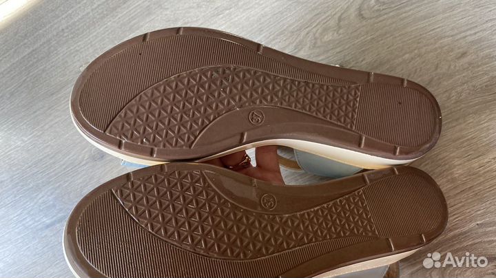 Босоножки новые