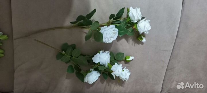 Композиция из искусственных цветов