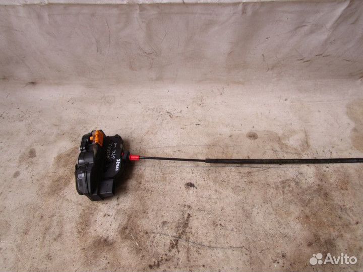 Замок двери передней левой Opel Astra J 2010-2017