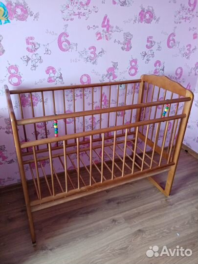 Продам детскую кроватку с матрасом