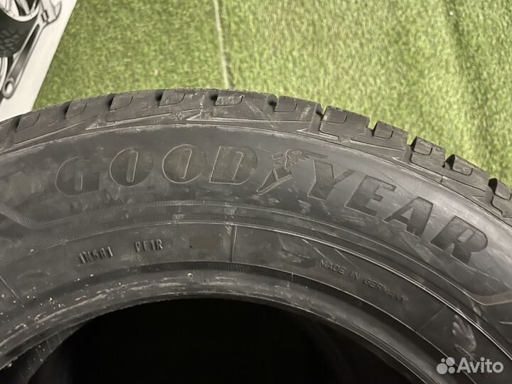 Goodyear UltraGrip Ice 2 225/45 R18 95T