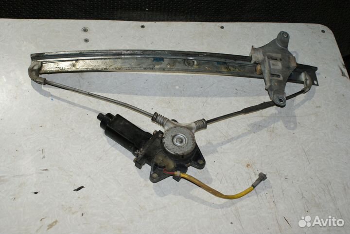 Передний правый стеклоподъемник Toyota Carina E