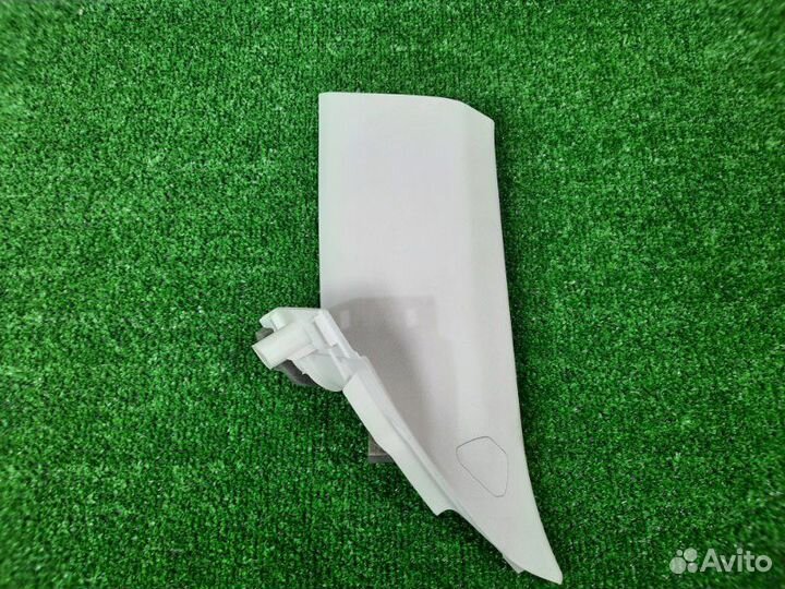 Накладка задней стойки правая Ford Focus 3 седан