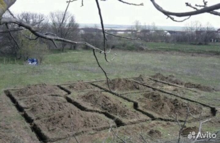 Капаем траншеи под фундамент