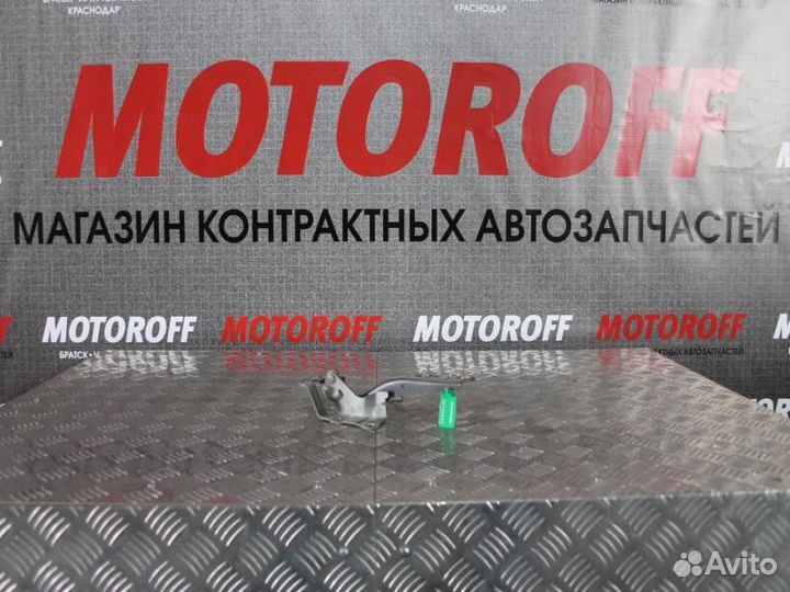 Шарнир капота правый Тойота Виш ZNE10 А662