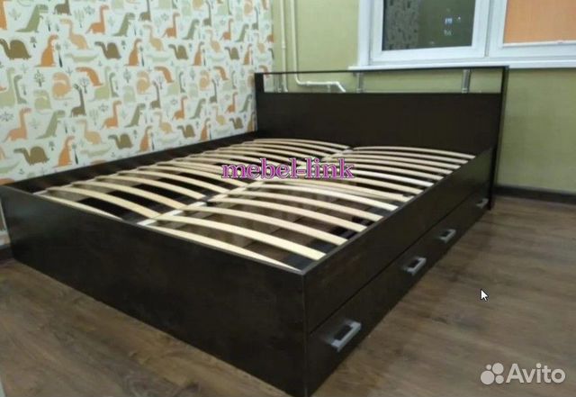 Кровать двуспальнаяс матрасом