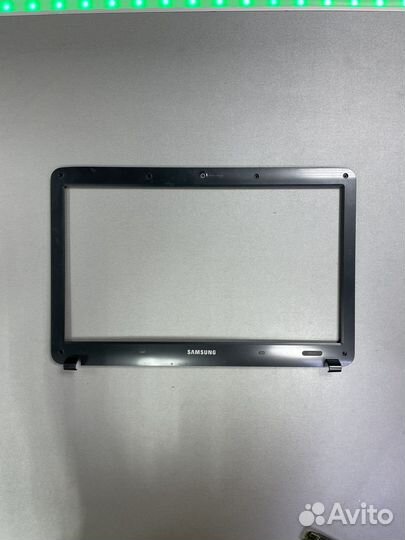 Рамка матрицы, безель ноутбука Samsung R525