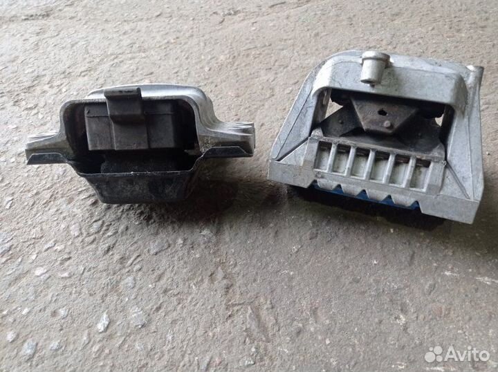 Подушка двс Volkswagen Passat B6 седан caxa 2008