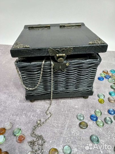 Шкатулка сундучок из бумажной лозы