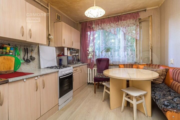 4-к. квартира, 80 м², 1/9 эт.